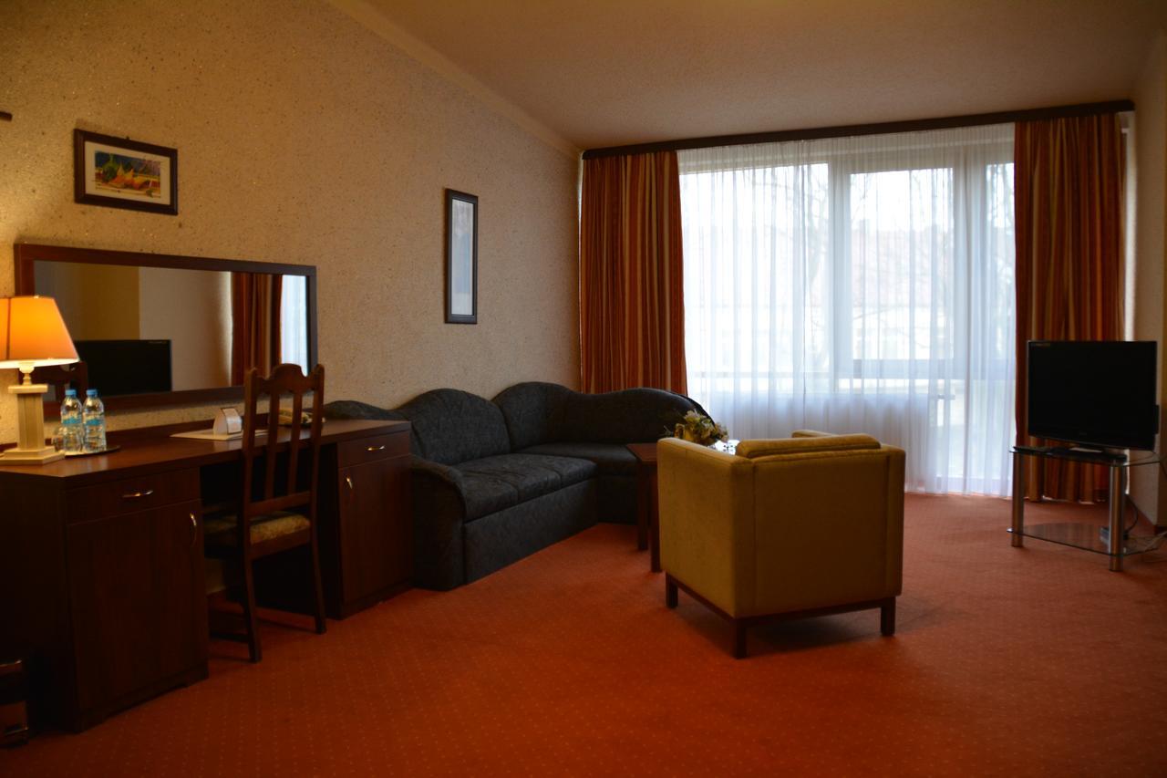 Hotel Starzynski Płock Buitenkant foto