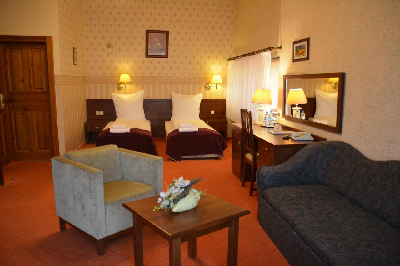 Hotel Starzynski Płock Buitenkant foto