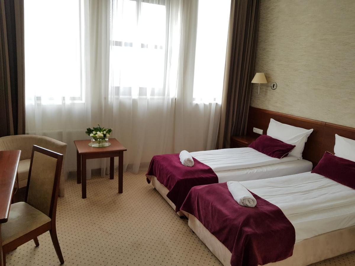 Hotel Starzynski Płock Buitenkant foto